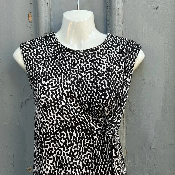 Diane Von Furstenberg Twisty Clean Black & White Silk Jersey Shift, size 4 - Picture 6 of 13